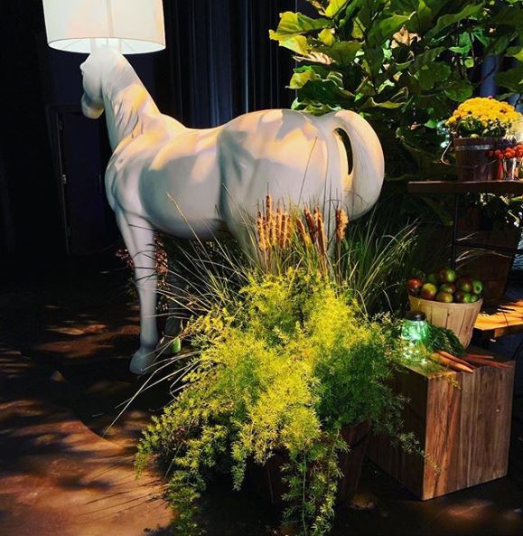 Horse lamp life-sized white