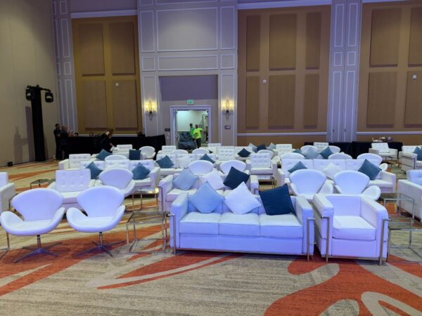 WhatsApp Image 2025-12-05 at 15.29.50_c0859b50 Casting sofa - White