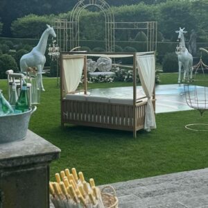 Totum day bed canopy