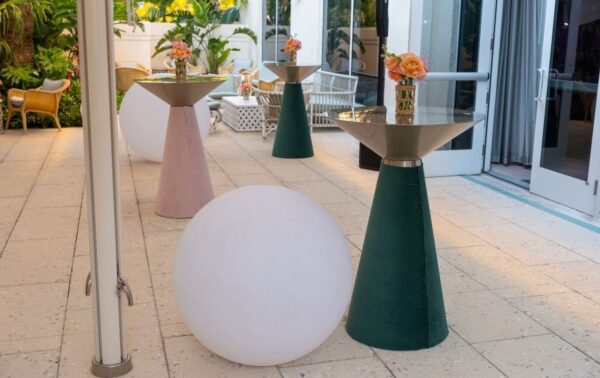 Nefertiti cocktail table - Gold top with green velvet base