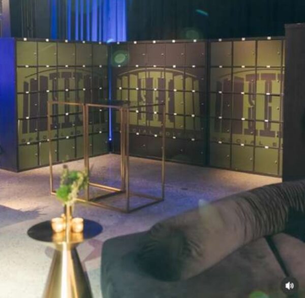 Moma high table - Gold or silver with red mirror