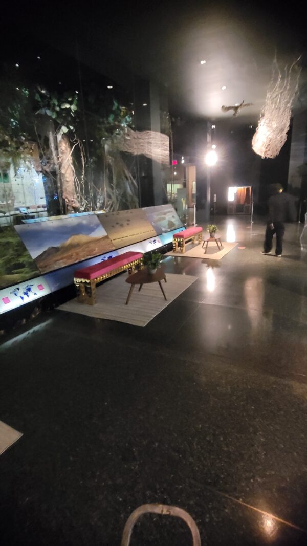 WhatsApp Image 2025-12-12 at 21.11.32_49805d2c Othello lounge bench - Gold steel & magenta velvet